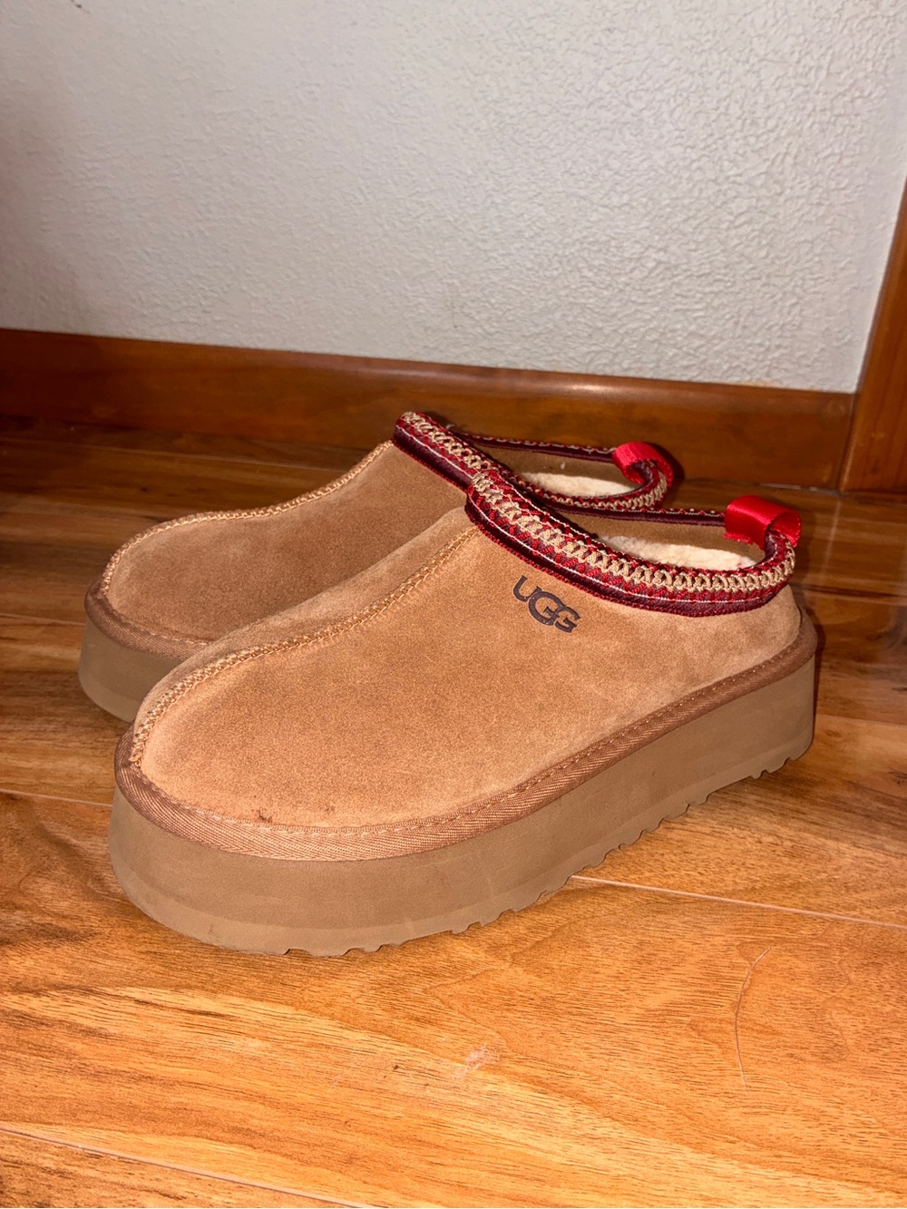 UGG Women’s Tazz II Platform Slipper - Chestnut - size 9
